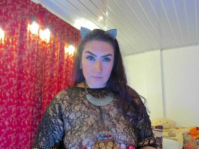 MeganHotCurvy live cam on BongaCams