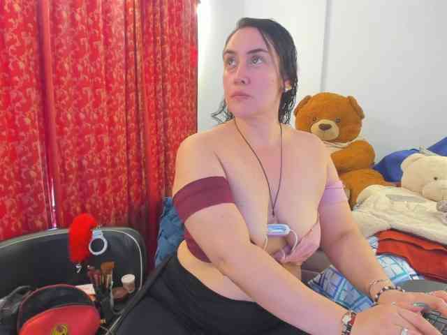 MeganHotCurvy
