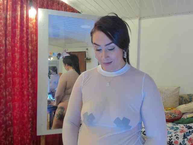MeganHotCurvy webcam