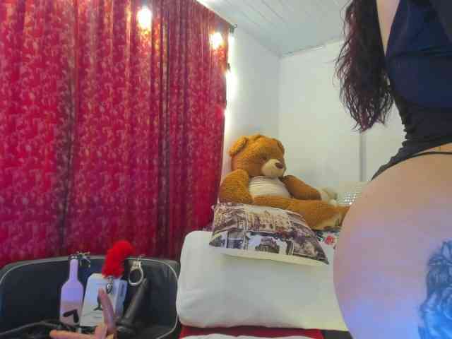 MeganHotCurvy webcam