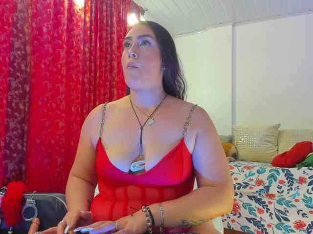MeganHotCurvy webcam