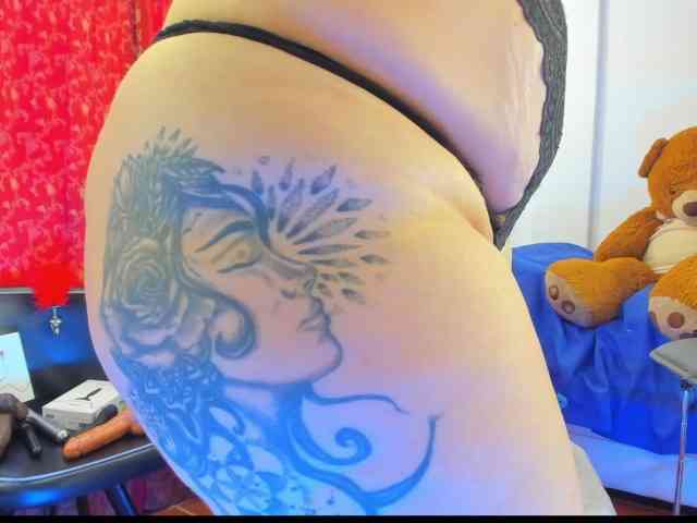 MeganHotCurvy