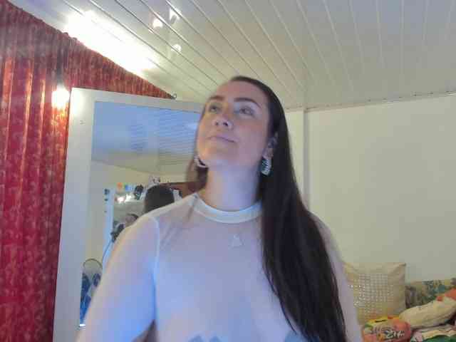MeganHotCurvy webcam