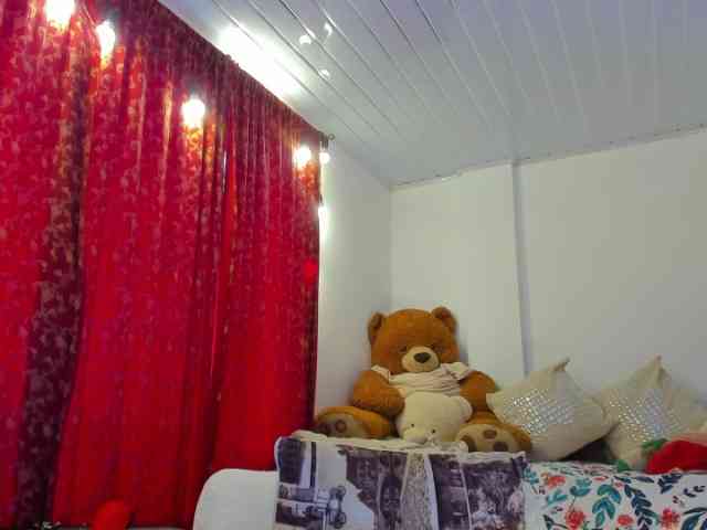MeganHotCurvy webcam