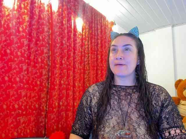 MeganHotCurvy webcam