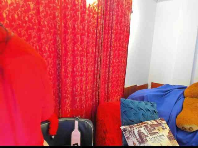 MeganHotCurvy webcam