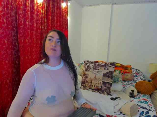 MeganHotCurvy webcam