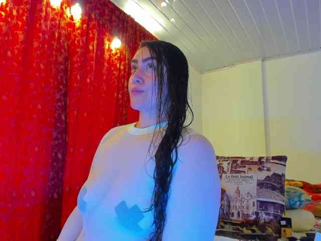 MeganHotCurvy webcam