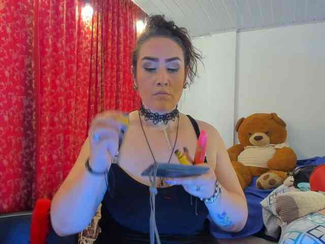 MeganHotCurvy webcam