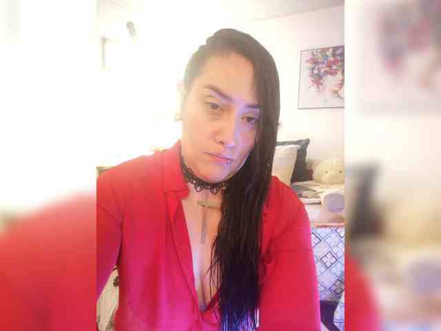 MeganHotCurvy webcam