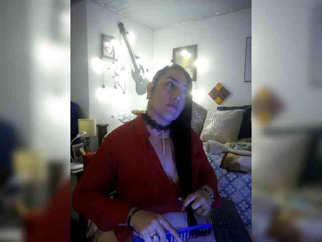 MeganHotCurvy webcam