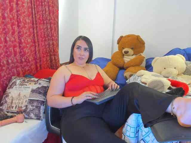 MeganHotCurvy webcam