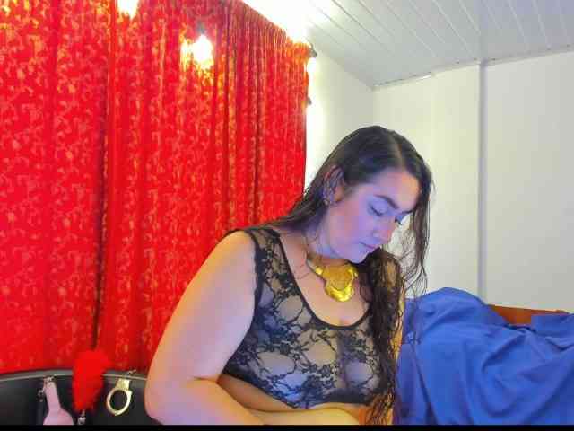 MeganHotCurvy webcam