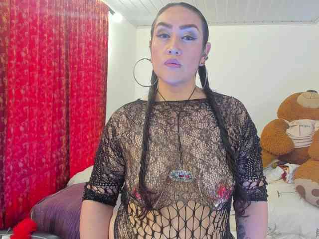 MeganHotCurvy webcam