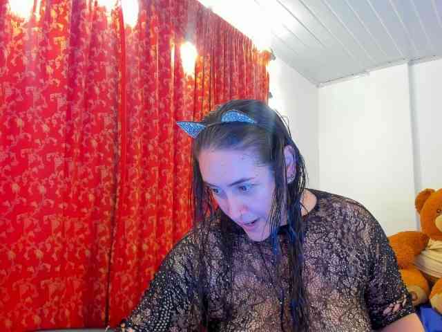 MeganHotCurvy webcam