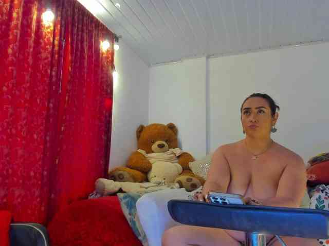 MeganHotCurvy webcam