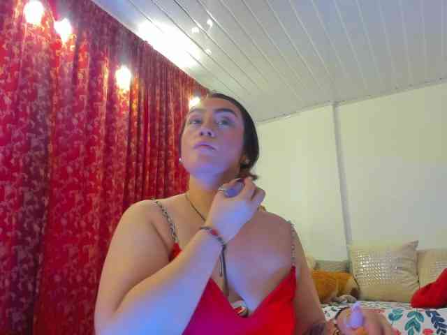 MeganHotCurvy webcam