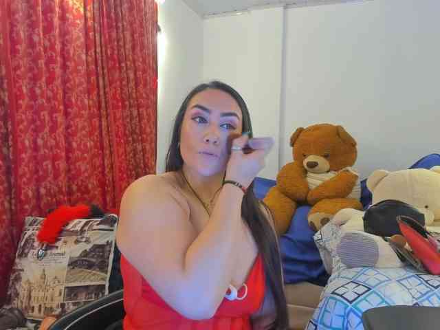 MeganHotCurvy webcam