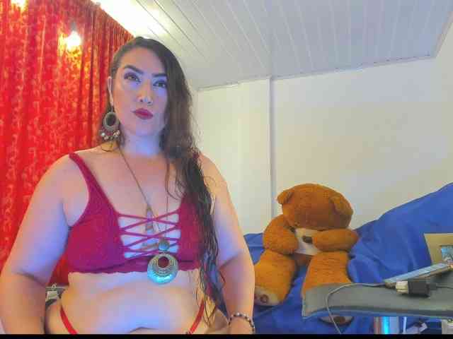 MeganHotCurvy webcam