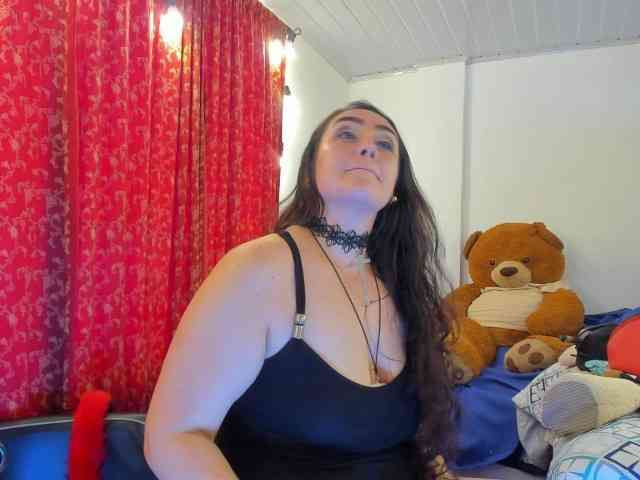 MeganHotCurvy webcam