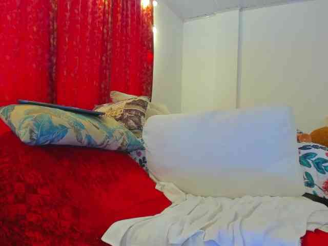 MeganHotCurvy webcam