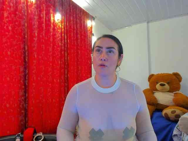MeganHotCurvy webcam