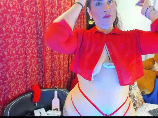 MeganHotCurvy webcam
