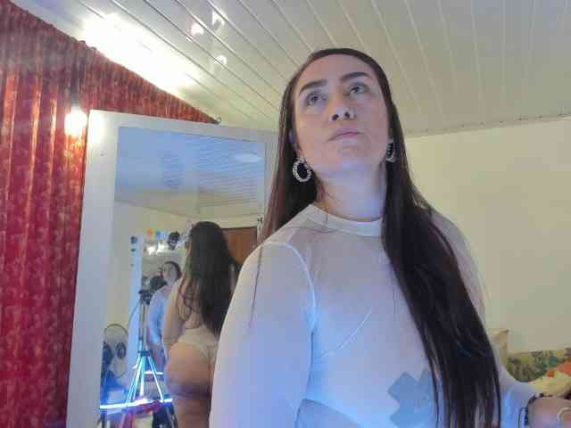 MeganHotCurvy webcam