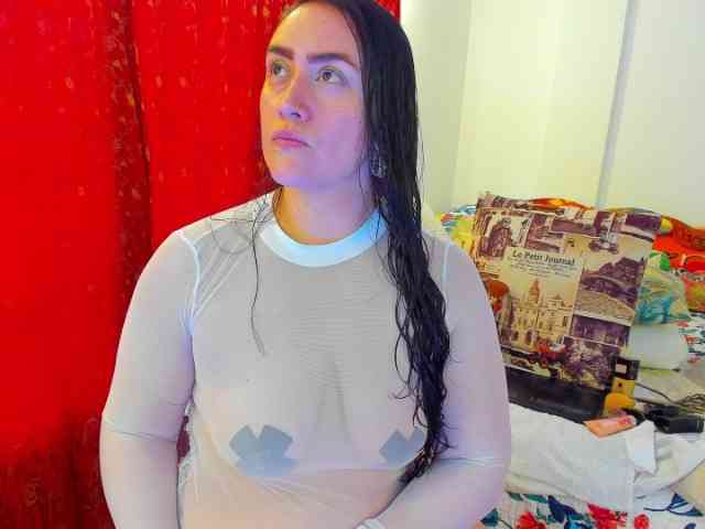 MeganHotCurvy webcam
