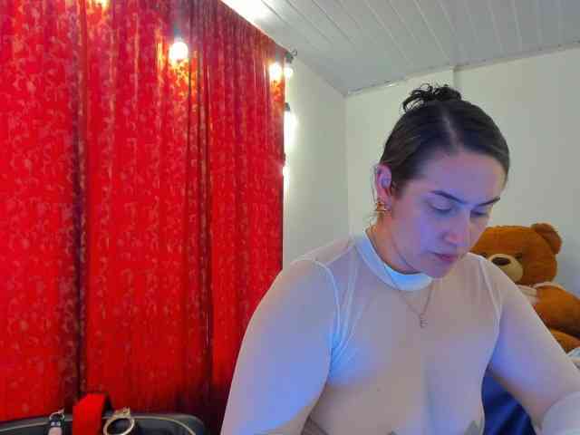 MeganHotCurvy webcam