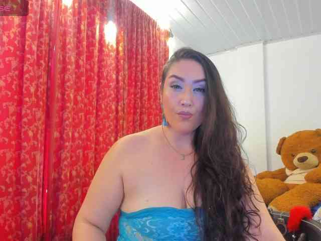 MeganHotCurvy webcam
