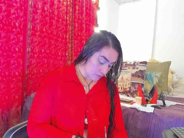 MeganHotCurvy webcam