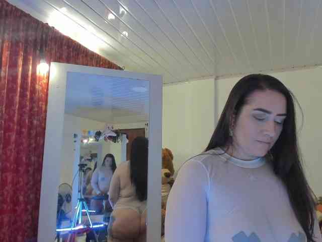 MeganHotCurvy webcam