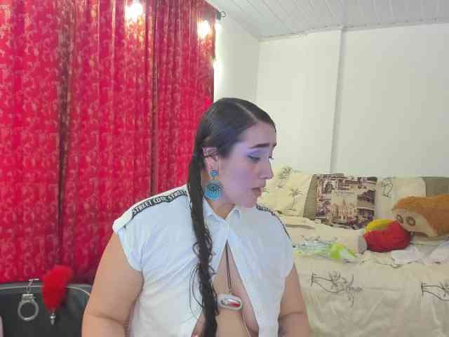 MeganHotCurvy webcam