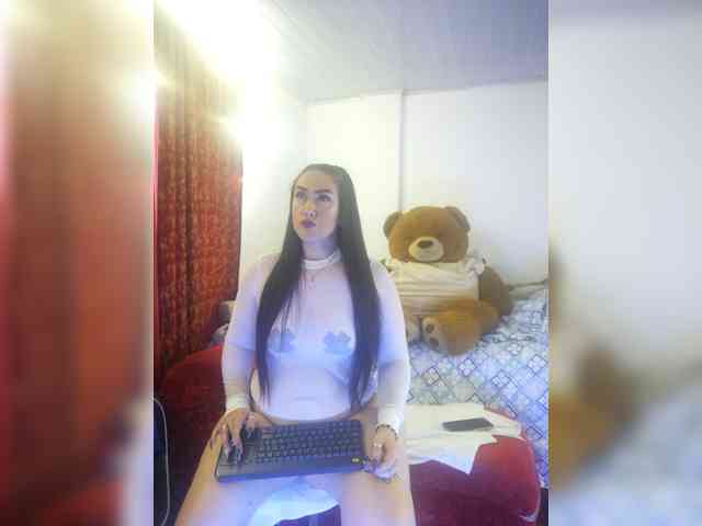 MeganHotCurvy webcam