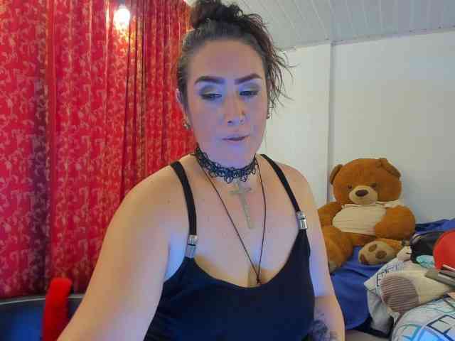 MeganHotCurvy webcam
