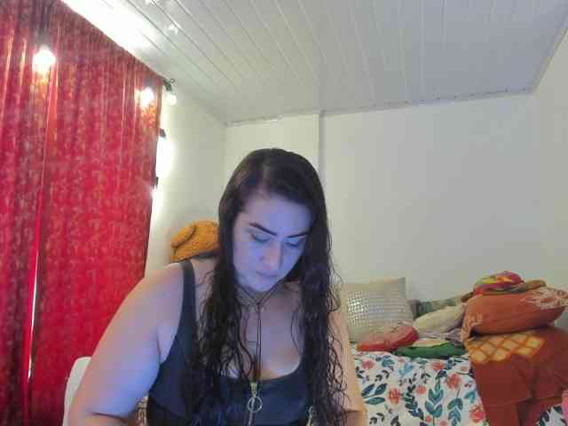 MeganHotCurvy webcam