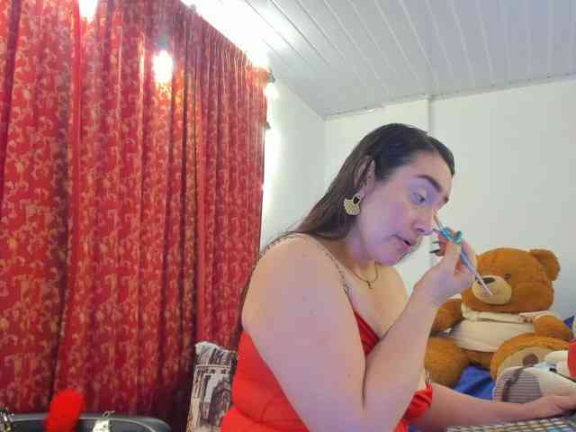 MeganHotCurvy webcam