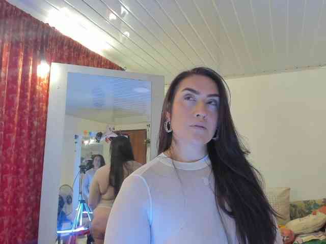 MeganHotCurvy webcam