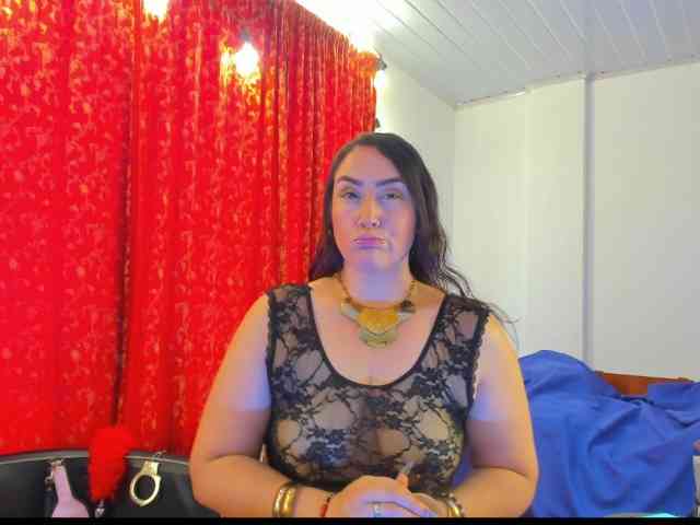 MeganHotCurvy webcam