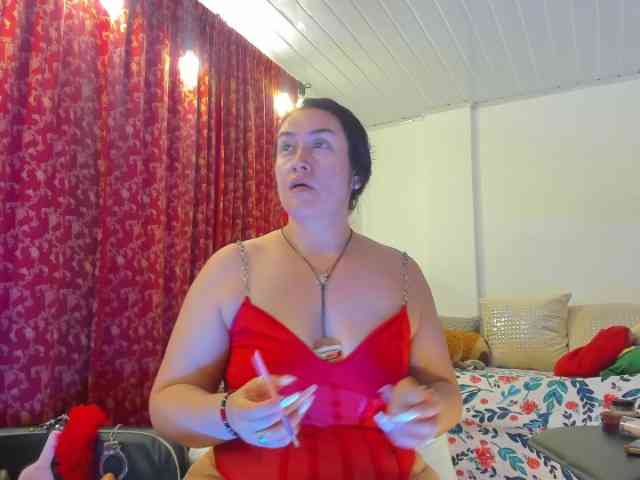 MeganHotCurvy webcam