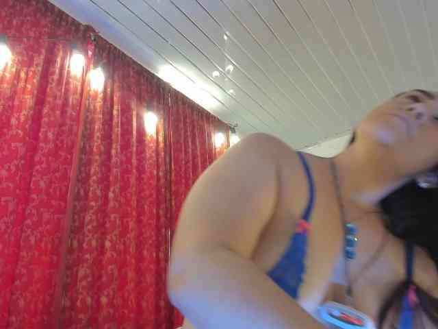MeganHotCurvy webcam