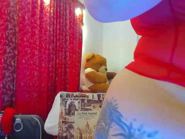 MeganHotCurvy webcam