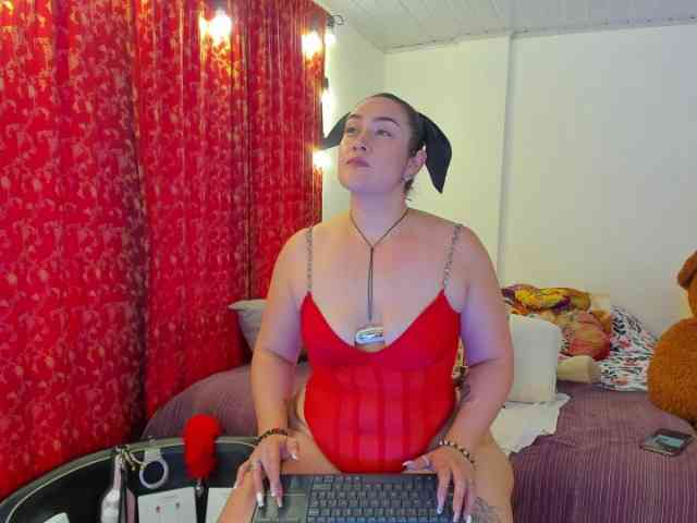 MeganHotCurvy