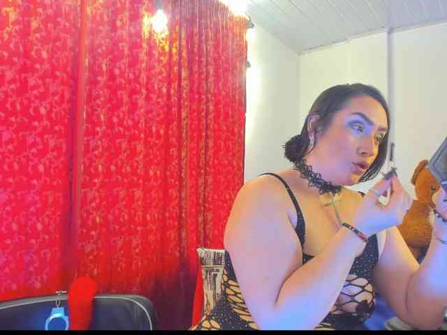 MeganHotCurvy webcam