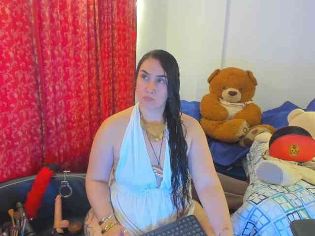 MeganHotCurvy webcam