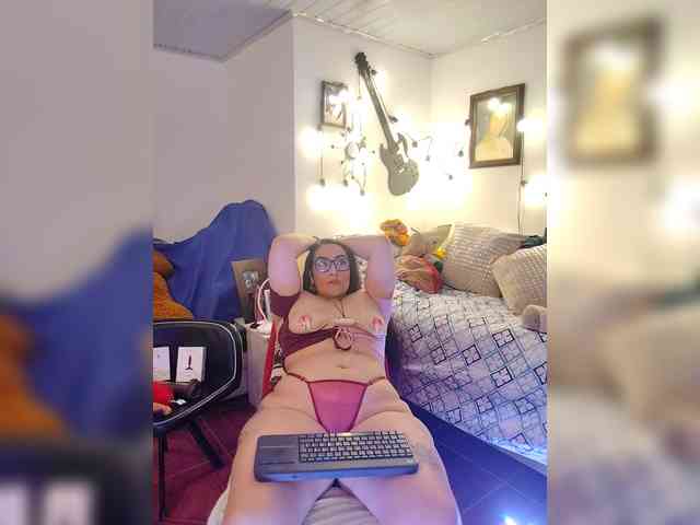 MeganHotCurvy