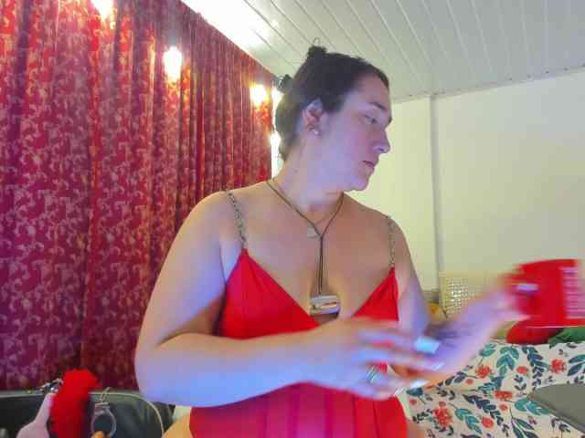 MeganHotCurvy webcam