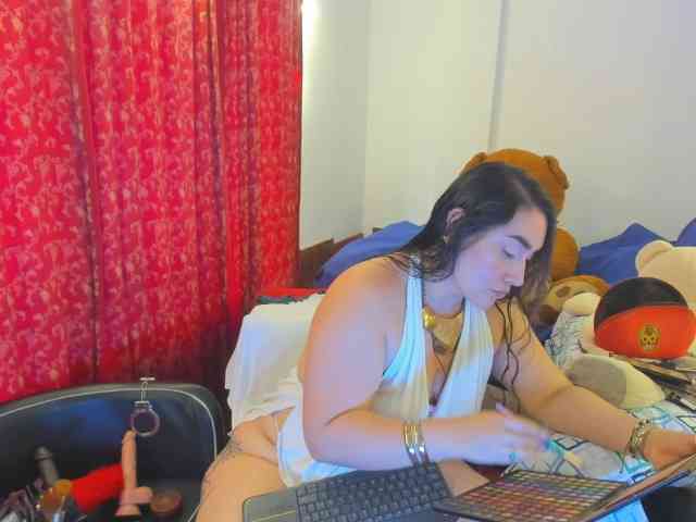 MeganHotCurvy webcam