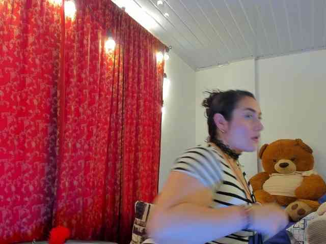 MeganHotCurvy webcam
